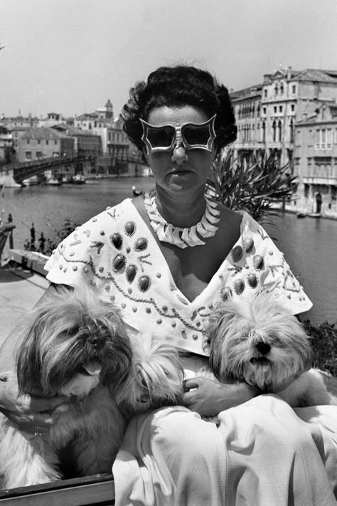 Peggy Guggenheim, Flapper Era, Istoria Artei, John Cage, Perfect Model, Famous Photographers, Man Ray, Literature Art, Beloved Dog