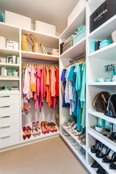 An organized closet is a huge step toward looking + feeling more grown up. Color Organized Closet Aesthetic, Color Coded Closet, California Office, Easy Closet Organization, Hanging Wardrobe, Master Closet Organization, Organized Closet, Ikea Closet, Simple Closet