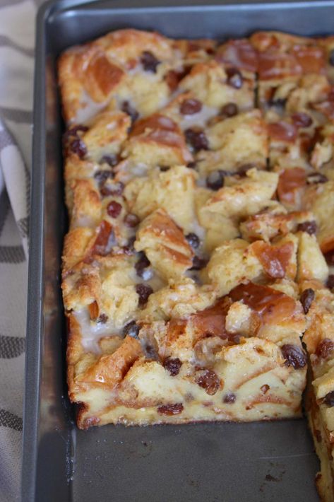 Cinnamon Raisin Bread Pudding | 12 Tomatoes Bread Pudding With Raisins Recipe, Baking Squares, Cinnamon Raisin Bread Pudding, Raisin Bread Pudding, Best Bread Pudding Recipe, Old Fashioned Bread Pudding, Bread Puddings, Plain Bread, Cinnamon Raisin Bread