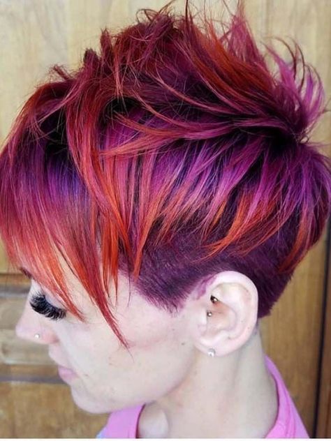 Blackberry Hair Colour, Hair Colors For Short Hair, Pixie Hair Color, Edgy Pixie, Really Short Hair, Bright Hair Colors, Beautiful Hair Color, Pixie Hair, Hair Color Purple