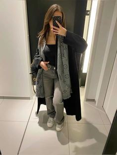 Winter Drip, Lederhosen Outfit, Mantel Outfit, Outfit Inspo Winter, Zara Winter, Zara Drip, Mode Zara, Classy Winter Outfits, Winter Fashion Outfits Casual