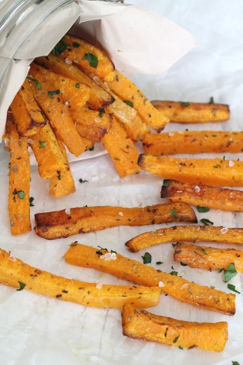 Butternut Squash Fries; get your picky eaters eating more veg this winter with these butternut squash fries! My Fussy Eater blog Squash Chips, Butternut Squash Fries, Fingerfood Baby, Squash Fries, Veg Recipe, Carb Alternatives, Butternut Squash Recipes, Fussy Eaters, Fries Recipe