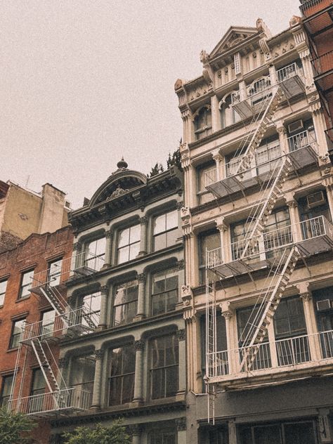 Old Money Instagram, Soho Nyc Aesthetic, New York Aesthetic City Apartments, 1920s Architecture, Nyc Library, Aesthetic Old Money, Boston Apartment, San Myshuno, Apartments Exterior