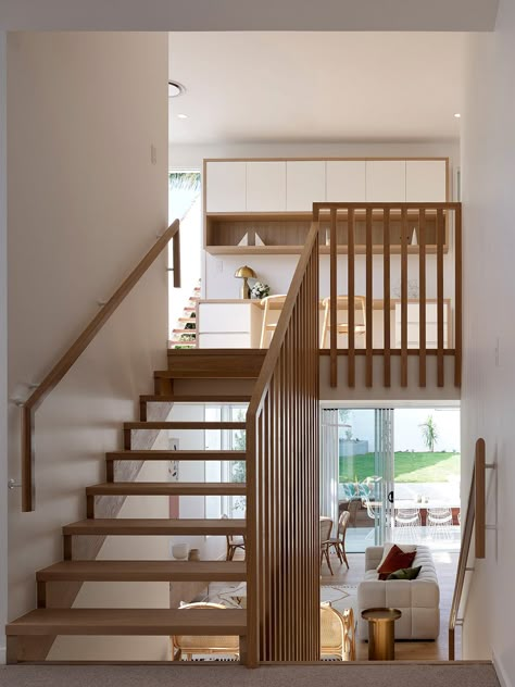 Wooden Stair Railing, Open Stairs, Railing Designs, Stairs Design Interior, House Staircase, Stair Railings, Staircase Railings, Home Stairs Design, Stair Case