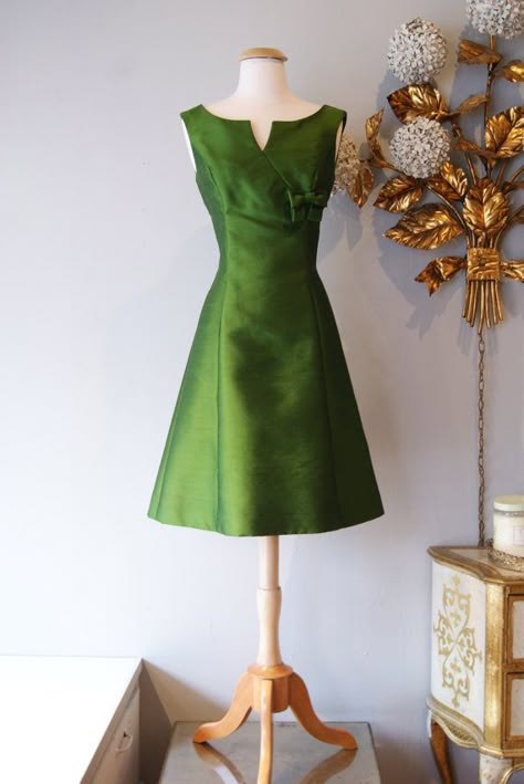 1960s Dress Vintage Green 60s Dress Vintage, Umbrella Vintage, Vintage Fashion 1960s, Vintage 60s Dress, Joan Leslie, Loki Cosplay, 1960s Dresses, 1960 Fashion, Vintage Dress 60s