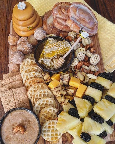 Honey Bee Desserts, Charcuterie Board Ideas With Honey, Honey On The Way, Bee Shower Food, Bee Themed Breakfast, Honey And Cheese Pairing, Honey Bee Backdrop, Honey Charcuterie Board, Bee Themed Appetizers