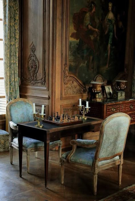 Antique Game Table, Chess Table, 사진 촬영 포즈, French Chateau, French Interior, French Decor, Classic Interior, Drawing Room, Chess Set