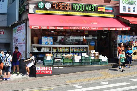 Korean Sauces, Halal Food, Korean Snacks, Foreign Food, Window Display Design, Halal Recipes, Lose Pounds, Shop Window Design, Mouth Watering Food