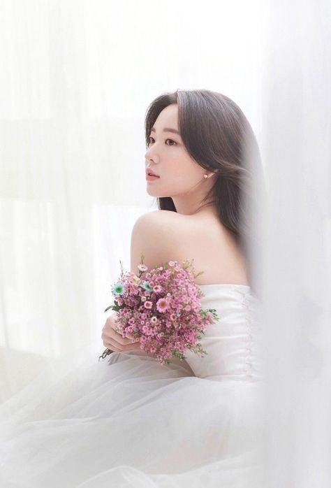 Korean Bride, Wedding Korea, Wedding Photo Studio, Foto Wedding, Korean Wedding, Fairy Wedding, Bride Photography, Pre Wedding Photos, Pre Wedding Photoshoot