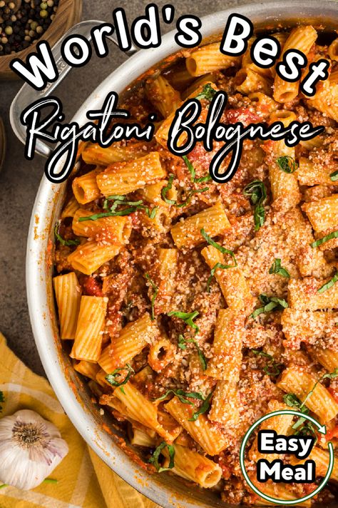 Rigatoni bolognese is a classic Italian dish that consists of rigatoni pasta, a rich tomato sauce made from beef, onions and garlic, carrots, celery, parsley, olive oil, and red wine, and topped with Parmesan cheese. The rigatoni is cooked in the sauce until everything is nicely blended together. It has all the flavors of Italy in one dish – savory meat and tomatoes with fresh herbs and sharp Parmesan cheese. Rigatoni Bolognese Recipe, Beef Bolognese Recipe, Rigatoni Bolognese, Italian Meat Sauce, Catering Recipes, Garlic Carrots, Red Pasta, Rigatoni Recipes, Rigatoni Pasta