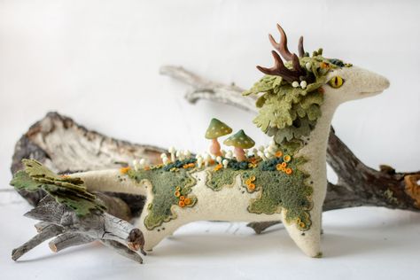 Needle Felting Inspiration, Needle Felt Sculpture, Needle Felted Creatures, Nature Inspired Sculpture, Felted Dragon Tutorial, Moss Dragon, Needle Felted Dragon Tutorial, Nature Dragon, Dragon Needle Felting