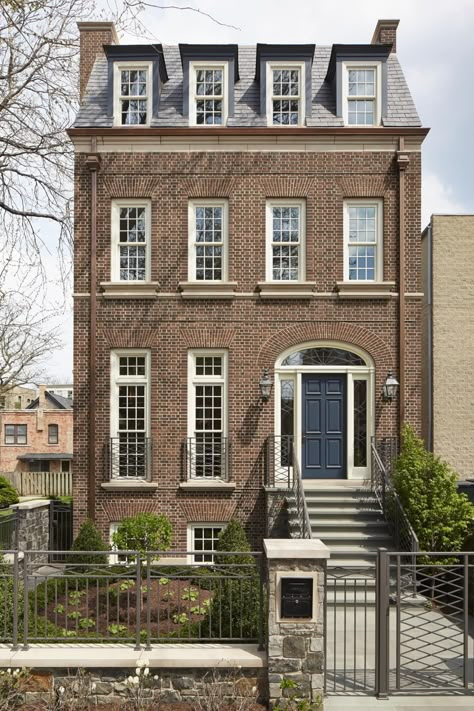 Old Brick House, Modern Bauhaus, Georgian Style Homes, Townhouse Exterior, Plan Architecture, Georgian Townhouse, Georgian Architecture, Villa House, Bauhaus Design