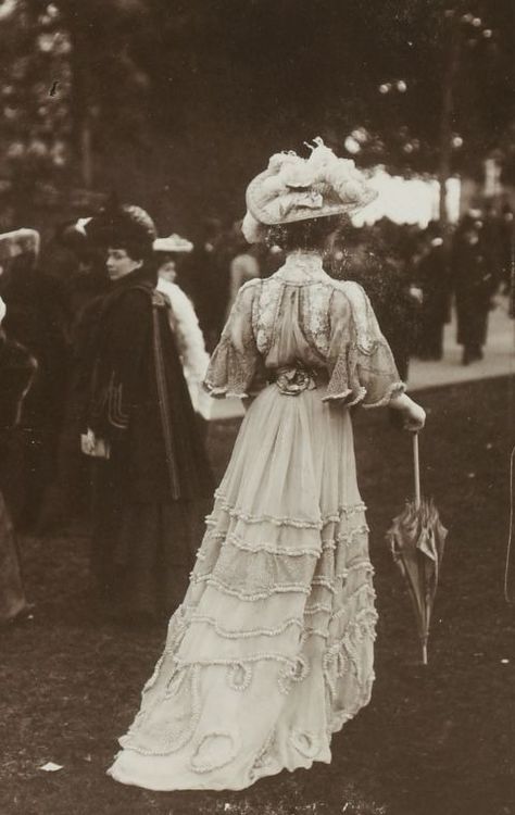 antique-royals: France ,1900 : 1900s Aesthetic, 1900 Fashion, 1900s Fashion, Victorian Aesthetic, Old Photography, Edwardian Dress, Edwardian Era, Edwardian Fashion, Historical Costume