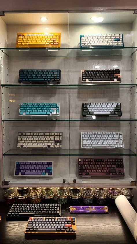 Keyboard Collection Display, Keyboard Advertising, Custom Keyboard Aesthetic, Keyboard Room, Mechanic Keyboard, Gaming Laptop Setup, Keyboard Collection, Keyboard Display, Electronics Store Design