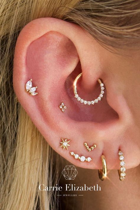 Assymetrical Ear Piercings, Flat Piercing Stud, Helix Gold Piercing, Gold Ear Designs, Ear Mapping Piercing Ideas, Ear Piercings Flat, Stacked Lobe Ear Piercings, Cartridge Piercing, Types Of Ear Piercings Chart