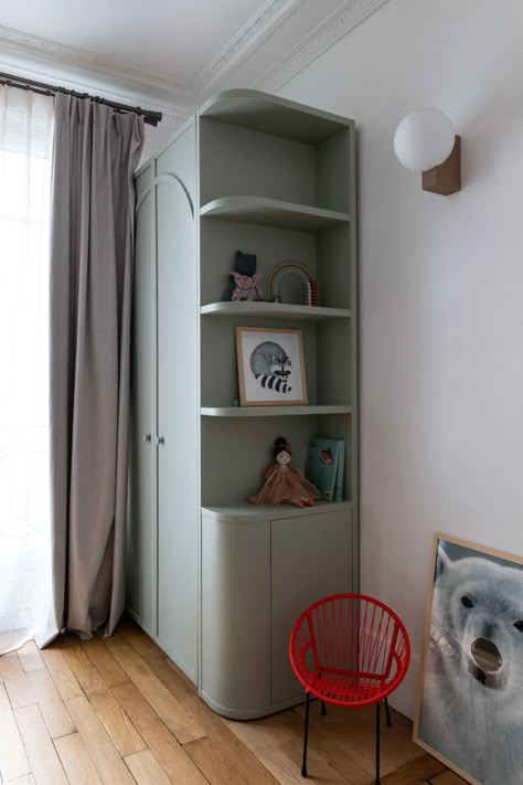 Small Condo Decorating, Armoire D'angle, Bedroom Built In Wardrobe, Corner Wardrobe, George Sand, Corner Bookshelves, Kids Bedroom Inspiration, Eclectic Interior Design, Kids Room Inspiration