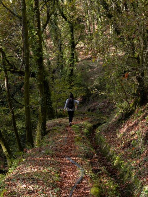 Hiking Astethic, Hiking Clothes Women, Hiking Boots Aesthetic, Bachelorette Party Hiking, Hiking Bachelorette Party, Hiking Aesthetic Outfit, Mountain Hiking Aesthetic, Women Hiking Boots, Hiking Bachelorette