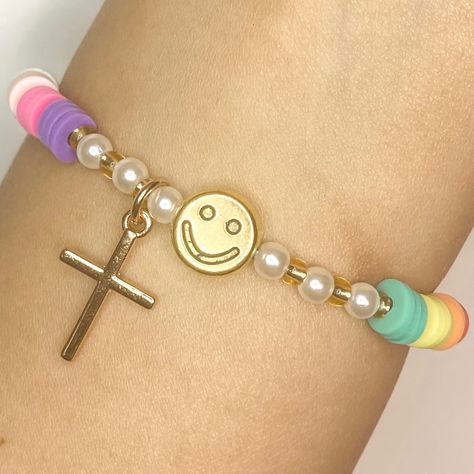 This smiley face bracelet will instantly make you smile 😊 Price: $5.00 ✨ Dm me to claim yours ✨ Preppy Happy Face, Smiley Face Bracelet, Bracelets Ideas, Cute Bracelets, Happy Face, You Smile, Smiley Face, Infinity Bracelet, Make You Smile