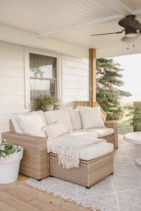 Cozy Outdoor Furniture, Back Porch Aesthetic, Liz Fourez, Deck Gazebo, Country Property, Modern Outdoor Sofas, Diy Bench Outdoor, Backyard Dreams, Large Deck