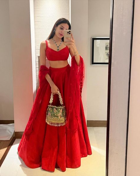 Indian Wedding Attire, Simple Lehenga, Latest Bridal Lehenga, Trendy Outfits Indian, Indian Outfits Lehenga, Lehenga Designs Simple, Anarkali Dress Pattern, Traditional Indian Dress, Desi Fashion Casual