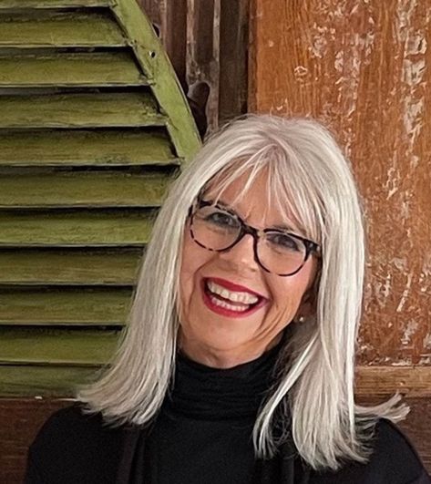 Women Gray Hair, Stylish Glasses For Women, Bangs And Glasses, Grey Hair And Glasses, Glasses For Round Faces, Cindy Hattersley, Grey Hair Over 50, Best Eyeglasses, Glasses Trends