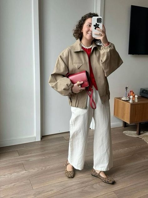 Khaki Jacket Outfit, Leopard Flats Outfits, Outer Outfit, Scandi Fashion, Summer Office Outfits, Japan Outfit, Autumn Fits, Pinterest Outfits, Rainy Day Outfit