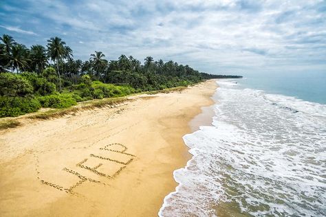 You're About to Be Stranded on a Deserted Island: What 4 Items Would You Take? #30secondmom Island Survival, Deserted Island, Uninhabited Island, Lord Of The Flies, Island Destinations, Travel More, Desert Island, Island Tour, Global Travel