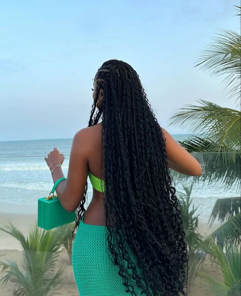 Long Braided Hair, Hair Flowing, Black Hair Inspiration, Lemonade Braids Hairstyles, Natural Hair Care Routine, Afro Hair Care, Parting Hair, Beachy Style, Hair Flow