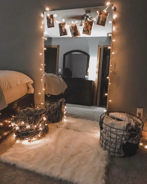 Cute Decor For Apartments, First Apartment Bedroom Ideas Cozy, Gray Themed Bedroom, Living Room Esthetics, Cute Closet Ideas, Basic Bedroom Ideas, Hang Out Room Ideas, Vsco Room, Reka Bentuk Bilik Tidur