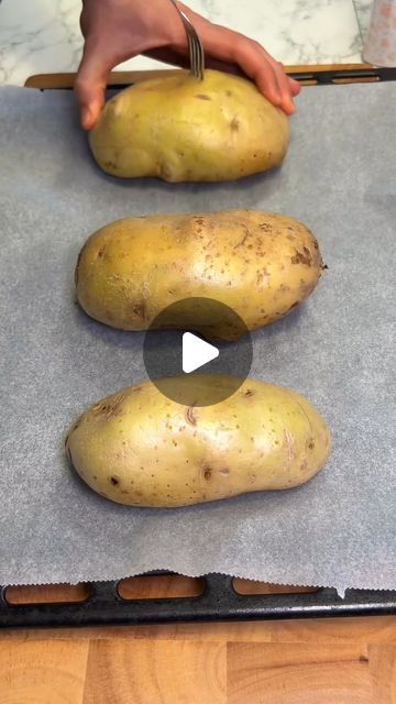 Doctor Wellness | Holistic Wellness & Health Tips 🌱 on Instagram: "When I say Potatoes, I mean potatoes! Potatoes Forever! ❤️

"Double Baked Potatoes"

One more great recipe by @dr.vegan. 

Live a "❤️" if you are a potato lover! 
-
-
-
#potatorecipes #veggierecipes #patatas #kumpir #vegan #veggie #stuffedpotato #glutenfreerecipes #glutenfreefood #stuffedpotatoes #veganesrezept #roastedpotatoes #potatosalad #potato #easyrecipes #easyrecipe #veganfood #veganrecipe #bakedpotato #veganfoodie #bakedpotatoes #stuffedpotato #easymeals #potatorecipe #vegancomfortfood #vegetarian #kartoffel #potatosnacks #glutenfree #newyork" Things To Make With Potatoes Dinners, Jack Potato Recipes, Double Baked Potatoes Recipe, Baked Potato Recipes Stuffed, Backed Potatoe, Baked Potatoes In The Oven, Double Baked Potatoes, Jack Potato, Dr Vegan