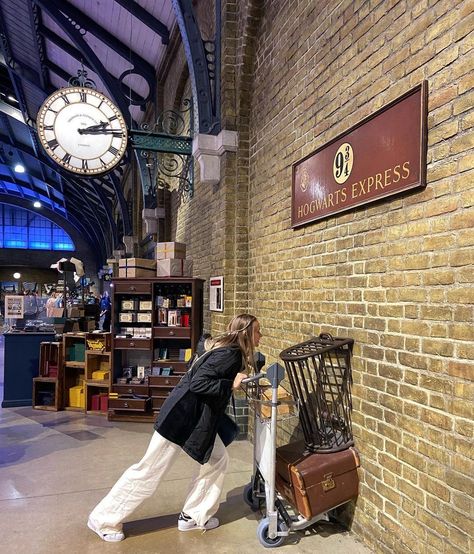 Universal Inspo Pics, Universal Studio Pictures Ideas, Harry Potter World Photo Ideas, Universal Instagram Pictures, Universal Studios Orlando Photo Ideas, Universal Picture Ideas, Universal Photo Ideas, Universal Harry Potter Outfits, Universal Studios Orlando Aesthetic