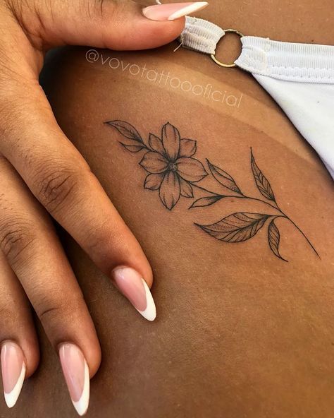 Covered Tattoo Ideas, Waist Hip Tattoo, Lower Hip Tattoos Women, Waist Line Tattoos For Women, Dainty Hip Tattoos Women, Ribs Tattoo For Women, Hibiscus Tattoo Ideas, Tattoo Shoulder Women, Rib Cage Tattoos For Women