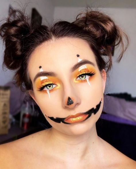 17 Pumpkin Face Paint Ideas You'll Want To Try! - The Mummy Front Pretty Pumpkin Face Makeup, Easy Pumpkin Makeup, Pumpkin Makeup Easy, Cute Pumpkin Makeup, Pumpkin Makeup Halloween, Pumpkin Face Makeup, Easy Pumpkin Faces, Pumpkin Makeup Ideas, Make Up Karakter