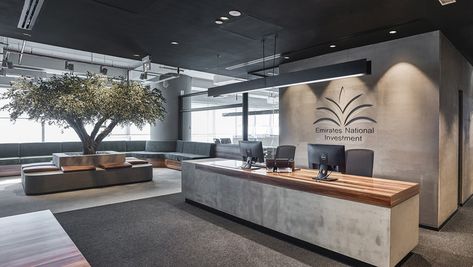 Officelovin' - discover the best offices from around the world Office Fitout, Interior Design Career, Industrial Office Design, Office Decor Professional, Cool Office Space, Interior Design Dubai, Corporate Office Design, Office Lobby, Office Fit Out