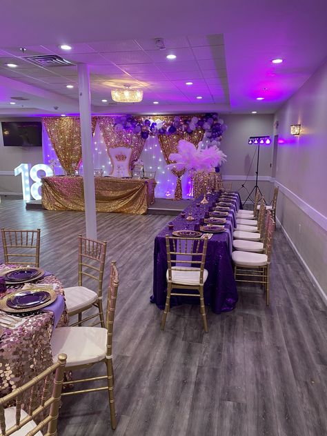 Gold And Lavender Party Decorations, Sweet 16 Party Ideas Purple And Gold, Purple And Gold Party Decorations Ideas, Purple And Gold Quince, Purple And Gold Theme, Quinceanera Aesthetic, Tangled Quince, Debut Decorations, Purple Quinceanera Theme