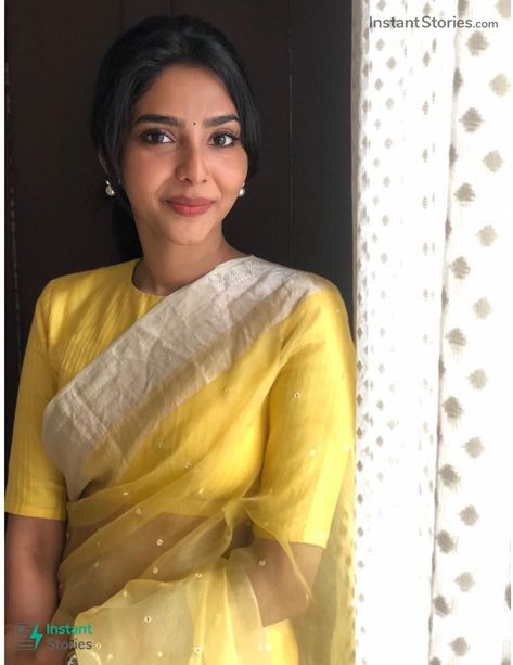 Aishwarya Lekshmi Latest Cute HD Photos/Wallpapers (1080p,4k) (6820) #aishwaryalekshmi Aiswarya Lakshmi Saree, Kalyani Priyadarshan Photos, Kalyani Priyadarshan, Aishwarya Lekshmi, Unique Sarees, Indian Bridesmaid Dresses, Modern Saree, Simple Sarees, Ladies Blouse Designs