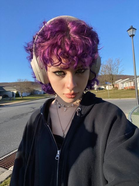 Hangodango on tiktok Short Purple Hair, Short Grunge Hair, Style Indie, Dye My Hair, Hair Dye Colors, Hair Reference, Cut My Hair, Indie Outfits, Hair Inspo Color