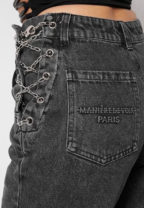 Mom Jeans Black, Jeans With Chains, Jean Diy, Denim Fashion Women, Clothing Jeans, Stylish Pants, High Waisted Mom Jeans, Jeans Mom, Jeans Diy