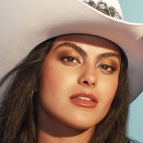 Wild West Makeup, Camila Mendes Veronica Lodge, Warm Eyeshadow, Urban Decay Eyeshadow Primer, Camilla Mendes, Cami Mendes, Bold Eye Makeup, Urban Decay Cosmetics