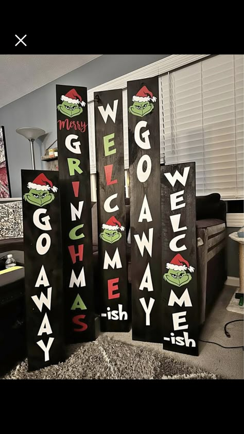 Diy Welcome Sign Wood Christmas, Grinch Diy Decorations Ideas, Board Signs Ideas Front Doors, Grinch Front Door Sign, Grinch Wall Decorations Diy, Grinch Christmas Office Decorations, Diy Christmas Decorations Grinch, Wooden Christmas Signs Diy Rustic Wood, Diy Grinch Sign