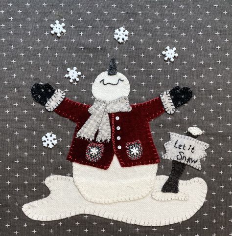 Snow Much Joy Stitch a long bock of the month snowman quilt Wool Applique Kits, Snowman Quilt, Wool Felt Projects, Wool Applique Patterns, Wool Quilts, Felt Christmas Decorations, Applique Quilt, Bird Quilt, Applique Kit