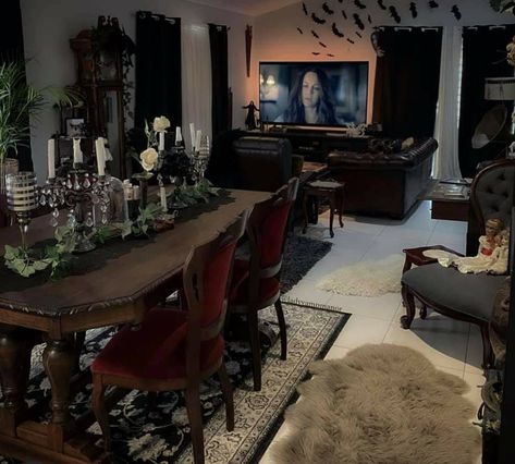 Gothic Minimalist Living Room, Alt Dining Room, Modern Gothic Apartment, Goth Dining Room, Modern Gothic Living Room, Goth Room Aesthetic, Gothic Dining Room, Fairytale Room, Goth House