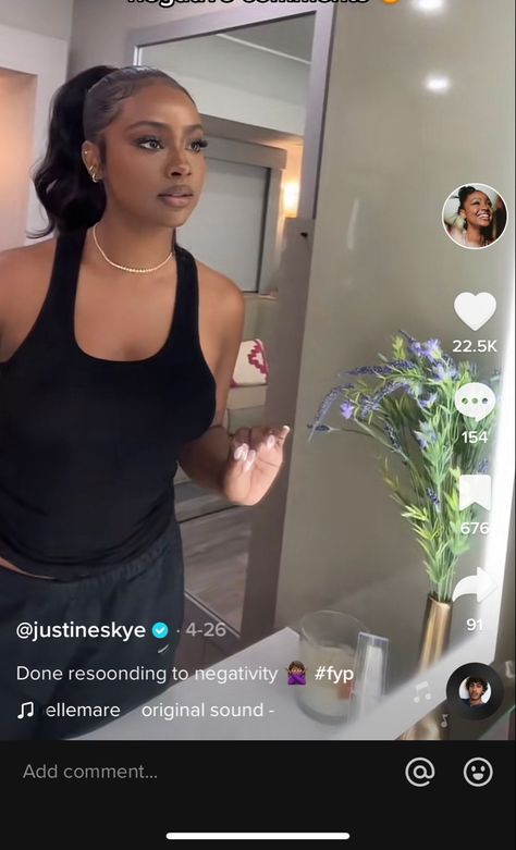 Justine Skye Ponytail, Ponytail Styles Black Woman, Short Wavy Ponytail, Relaxed Hair Styles For Black Women, Sleek Ponytail Hairstyles, Justine Skye, Makeup For Black Skin, Brown Skin Makeup, Pelo Afro