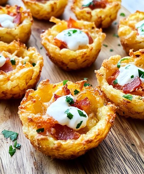 Tater Tot Appetizer Cups Recipe Tater Tot Cups Recipes, Tator Tot Muffin Cups, Tator Tots Recipes Side Dishes, Tater Tot Cups, Tator Tot Recipe, Tater Tot Appetizers, Appetizers For Party Easy, Kid Cooking, Tater Tot Recipes