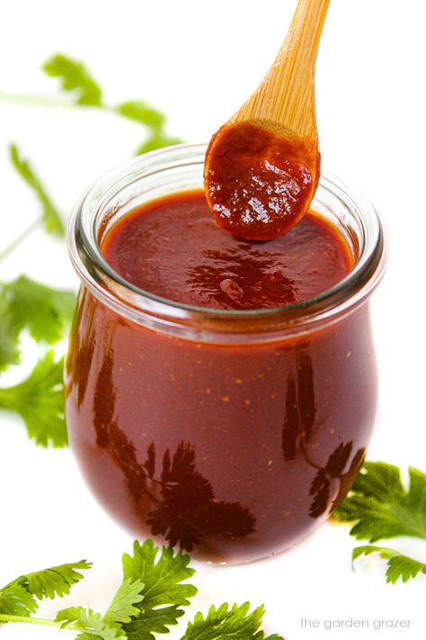 Vegan BBQ Sauce (No Ketchup!) - The Garden Grazer Bbq Sauce No Ketchup, Vegan Bbq Sauce Recipe, Vegan Bbq Sauce, Garden Grazer, Bbq Tofu, Veggie Skewers, Vegan Worcestershire Sauce, Vegan Bbq, Bbq Sauce Recipe