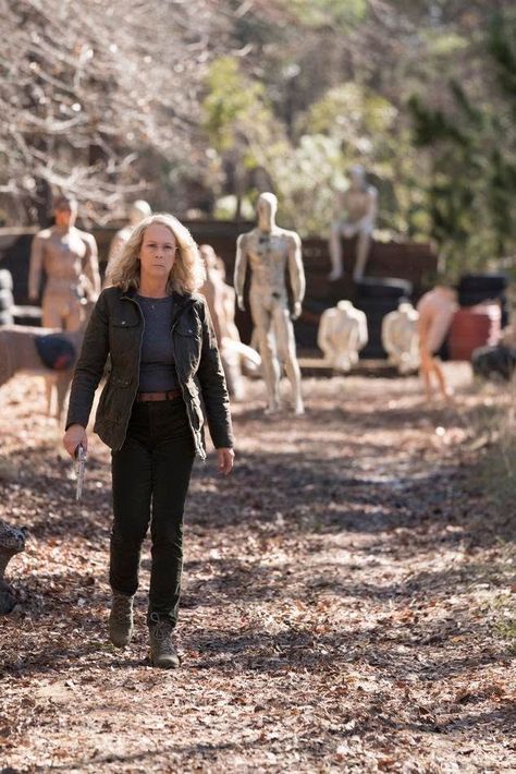 Jamie Lee Curtis as Laurie Strode in Halloween (2018) I LOVE HEERRRRR 💚💚💚 Jamie Lee Curtis Halloween, Laurie Strode, Halloween Franchise, Good Comedy Movies, New Disney Movies, Amazon Movies, Halloween Iii, The Boogeyman, Halloween Ii