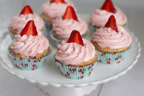 Strawberry Rhubarb Cupcakes Rhubarb Cupcakes, Strawberry Rhubarb Compote, Rhubarb Compote, Rhubarb Desserts, Strawberry Compote, Strawberry Slice, Rhubarb Recipes, Strawberry Rhubarb, Cupcake Liners