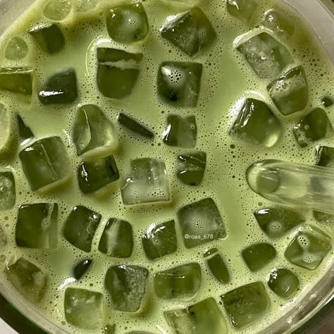 Matcha Girl, Green Aura, Matcha Lover, Coffee Matcha, Matcha Green, Croquettes, Green Juice, Matcha Latte, Ice Cubes