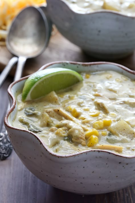 Creamy and flavorful roasted poblano, corn and chicken soup. It's made even easier in the slow cooker! Healthy White Chicken Chili, Chicken Poblano Soup, Sweet Potato Coconut Curry, Pumpkin Soup Easy, Chili Vegetarian, Stovetop Chili, Poblano Soup, Corn Soup Recipes, Roasted Poblano