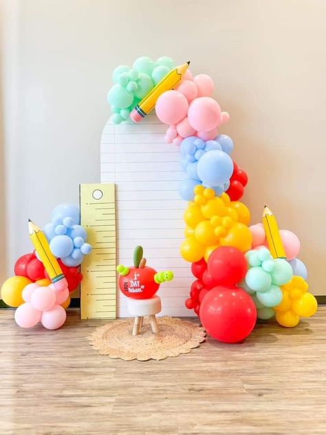 Small Setup, Teacher Graduation Party, Kindergarden Graduation, Sunday School Coloring Pages, Simple Birthday Party, Back To School Party, Diy Backdrop, Diy Crafts To Do, School Themes